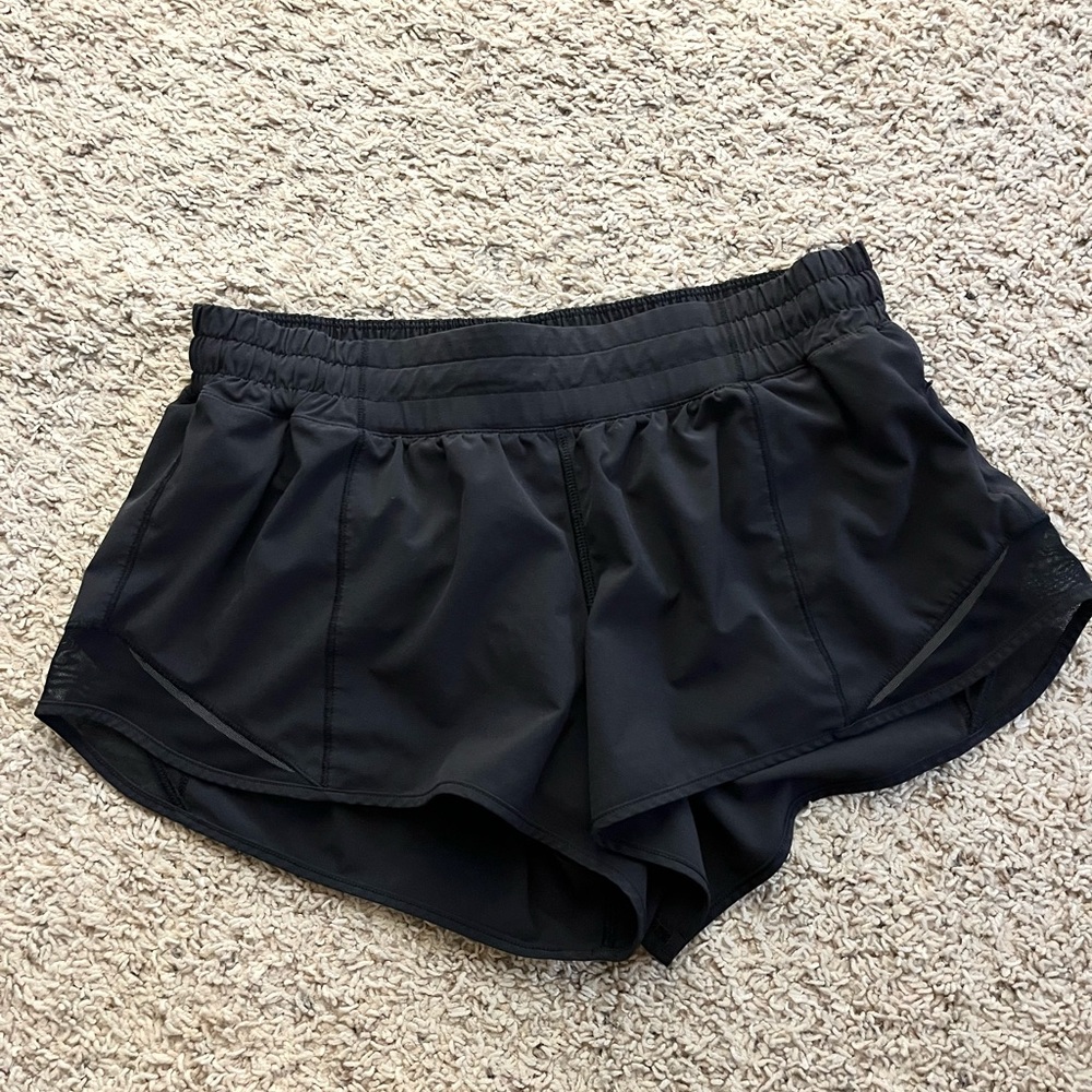 Size 10 Lululemon Hotty Hot Short II *2.5” Black
